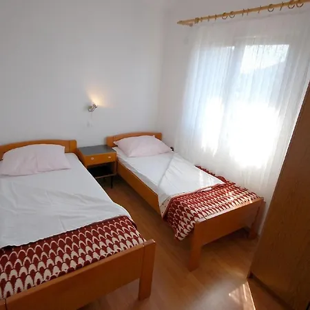 Apartment Fuer 4 Personen Ca 40 Qm In Njivice, Kvarner Bucht Krk